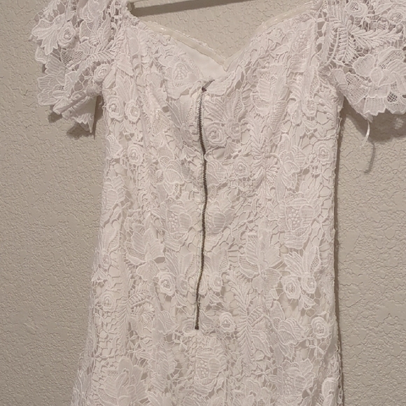 Guess Roselee white lace sweetheart neckline sheath mini off shoulder dress - Picture 9 of 9